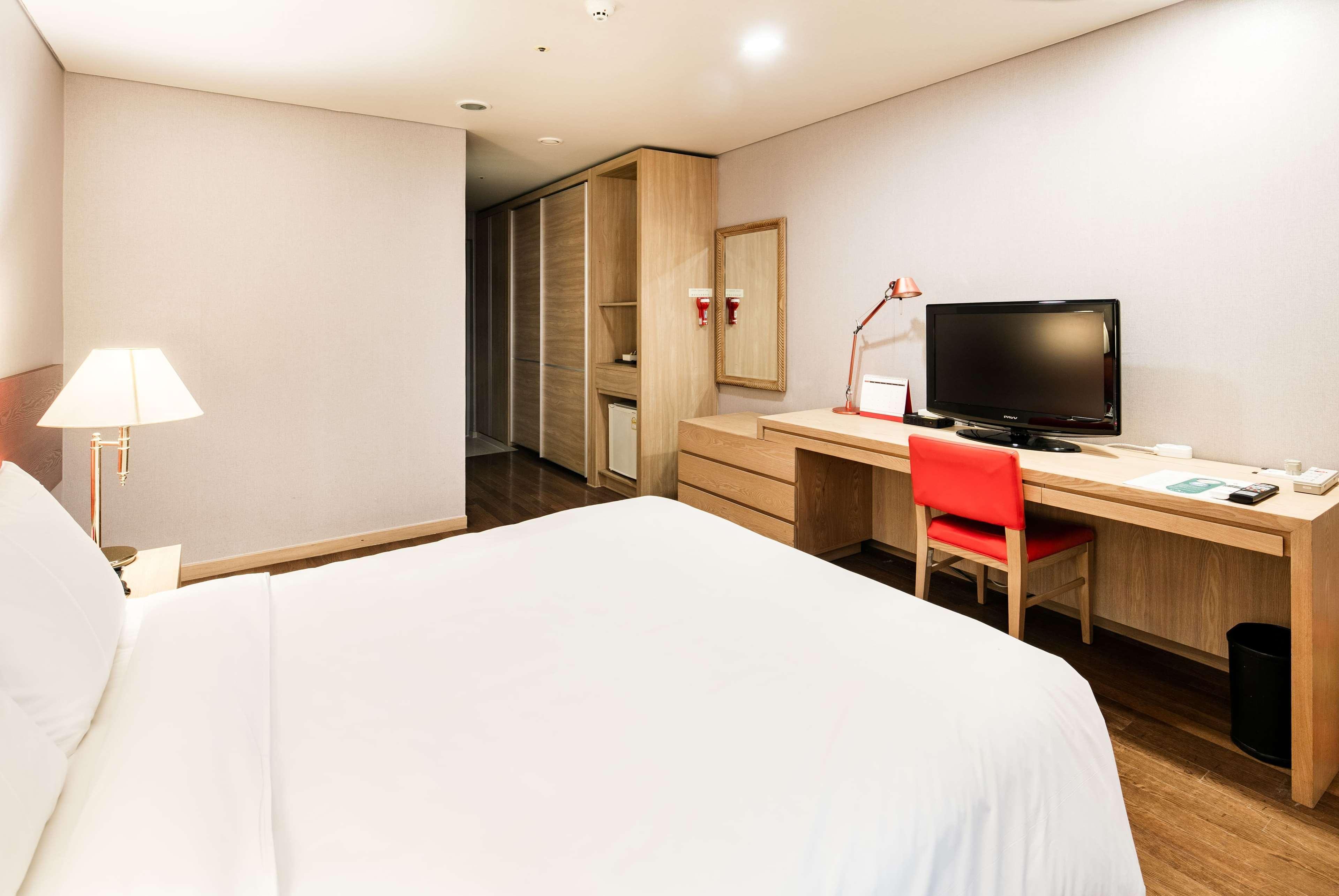 Ramada And Namdaemun Seoul