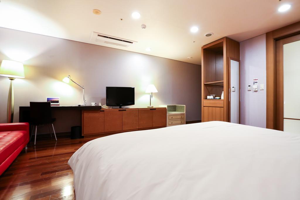 Ramada And Namdaemun Seoul