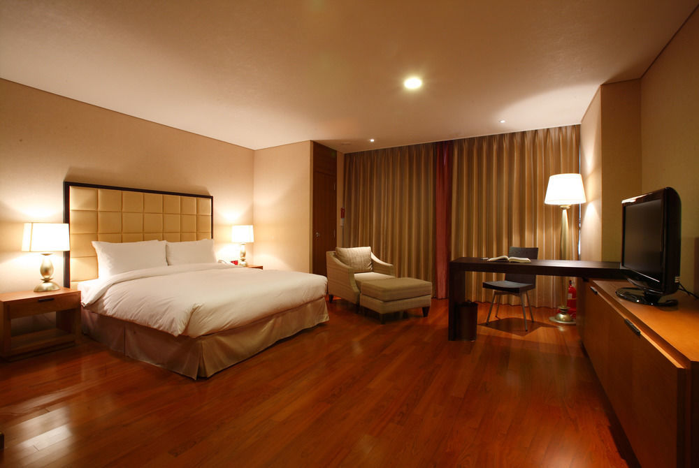 Ramada And Namdaemun Seoul